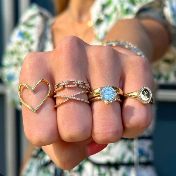 Jewelry - Bundle of 3-4 random rings size 6-7, mix of gold or silver